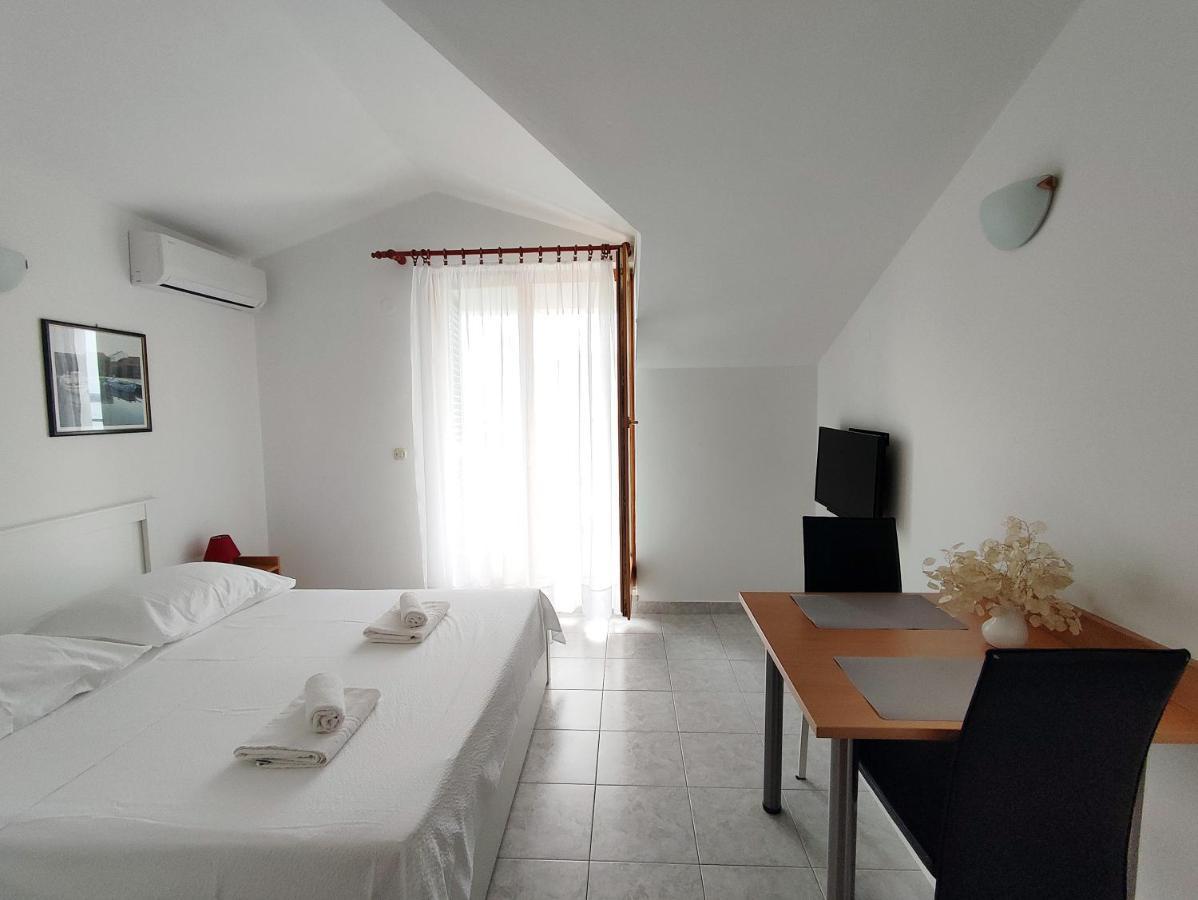 Apartments And Rooms Saric ยาดริยา ภายนอก รูปภาพ