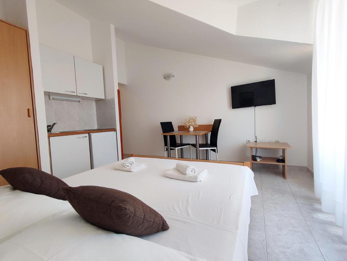 Apartments And Rooms Saric ยาดริยา ภายนอก รูปภาพ