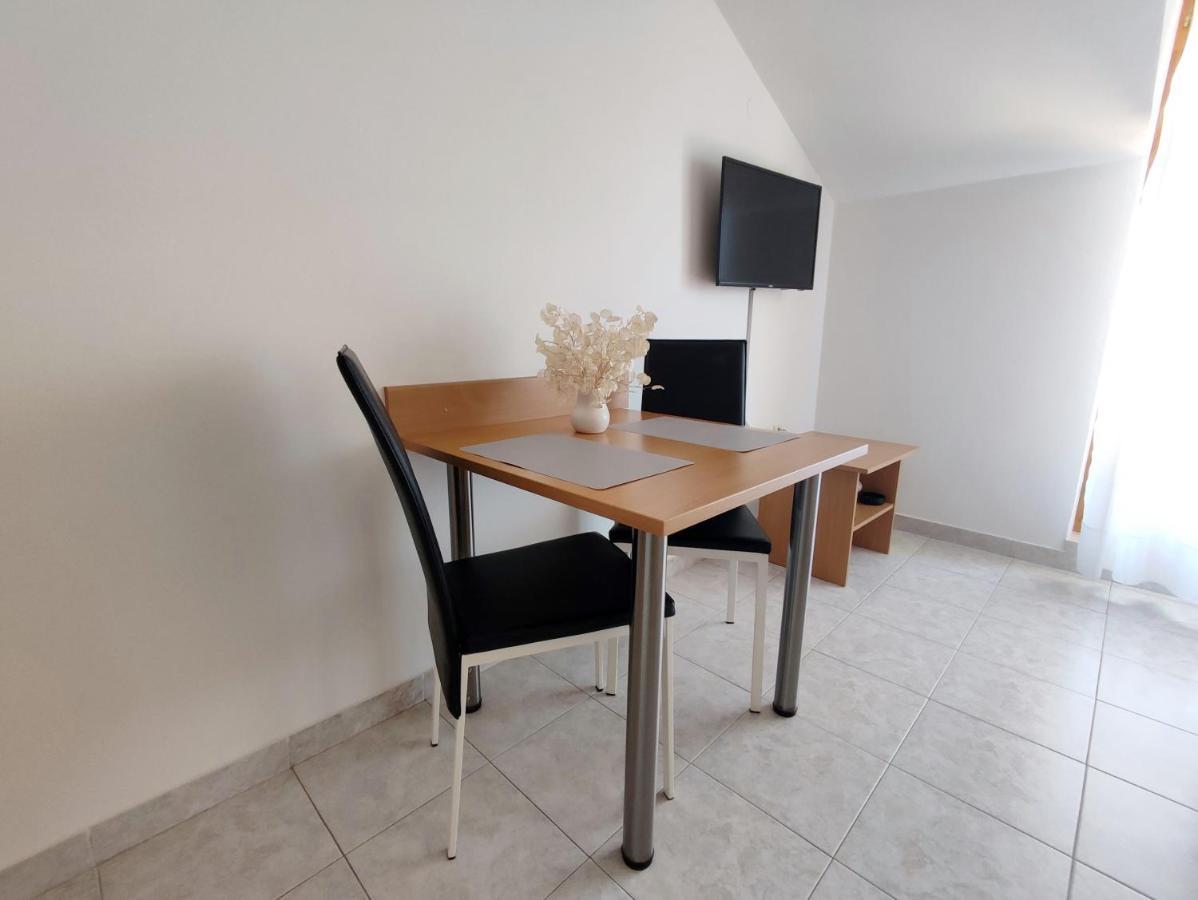 Apartments And Rooms Saric ยาดริยา ภายนอก รูปภาพ