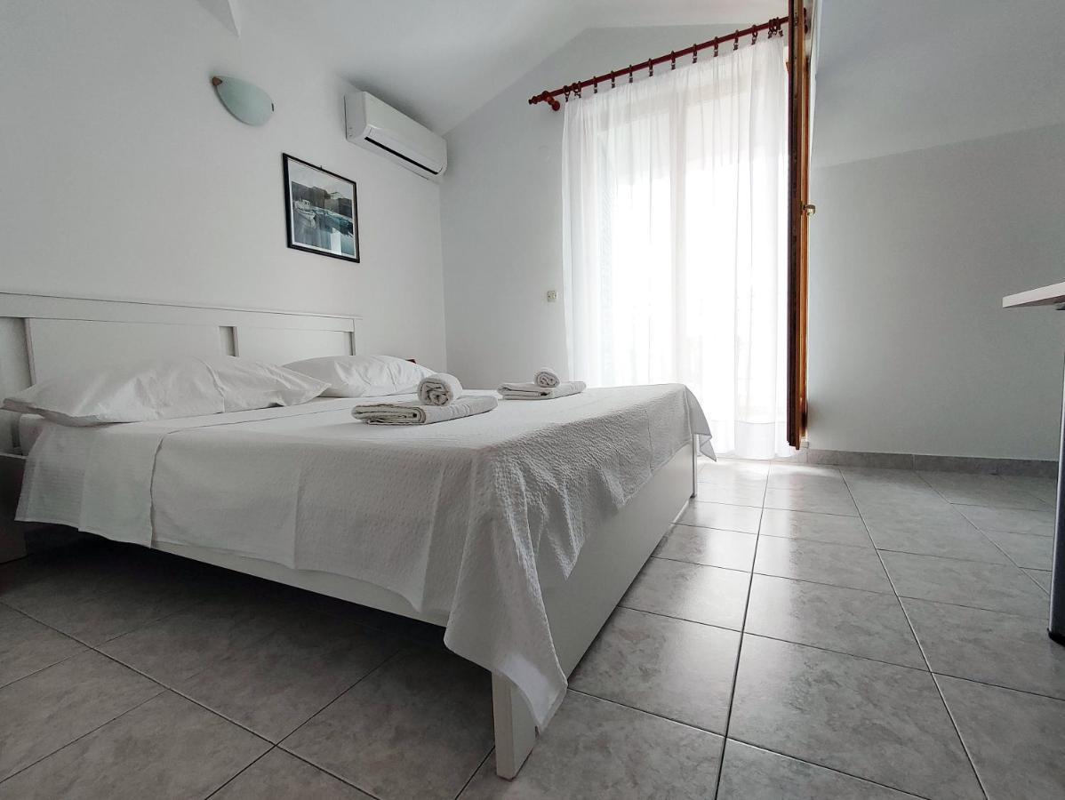Apartments And Rooms Saric ยาดริยา ภายนอก รูปภาพ