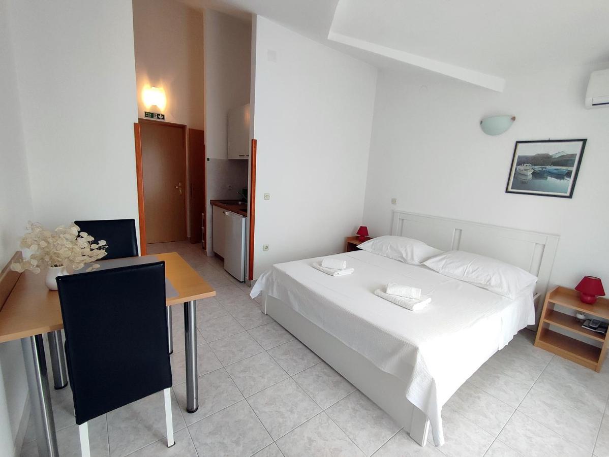 Apartments And Rooms Saric ยาดริยา ภายนอก รูปภาพ