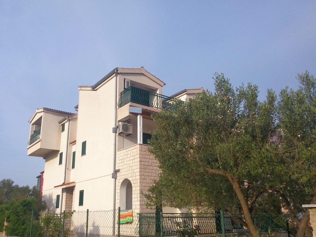 Apartments And Rooms Saric ยาดริยา ภายนอก รูปภาพ