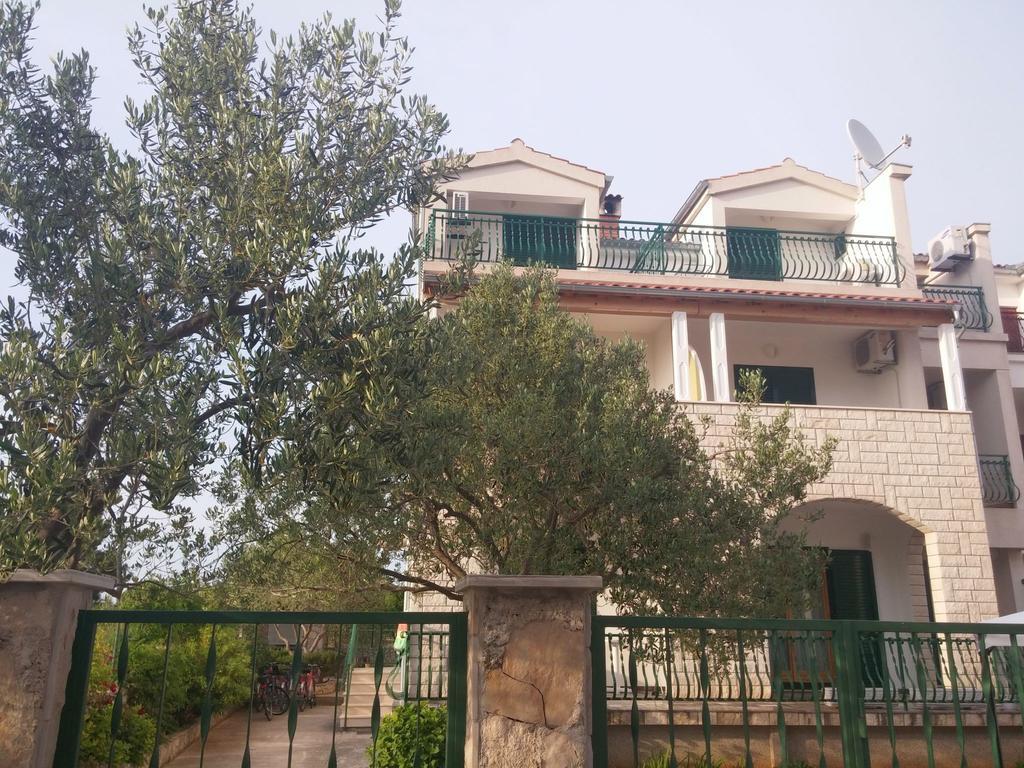 Apartments And Rooms Saric ยาดริยา ภายนอก รูปภาพ