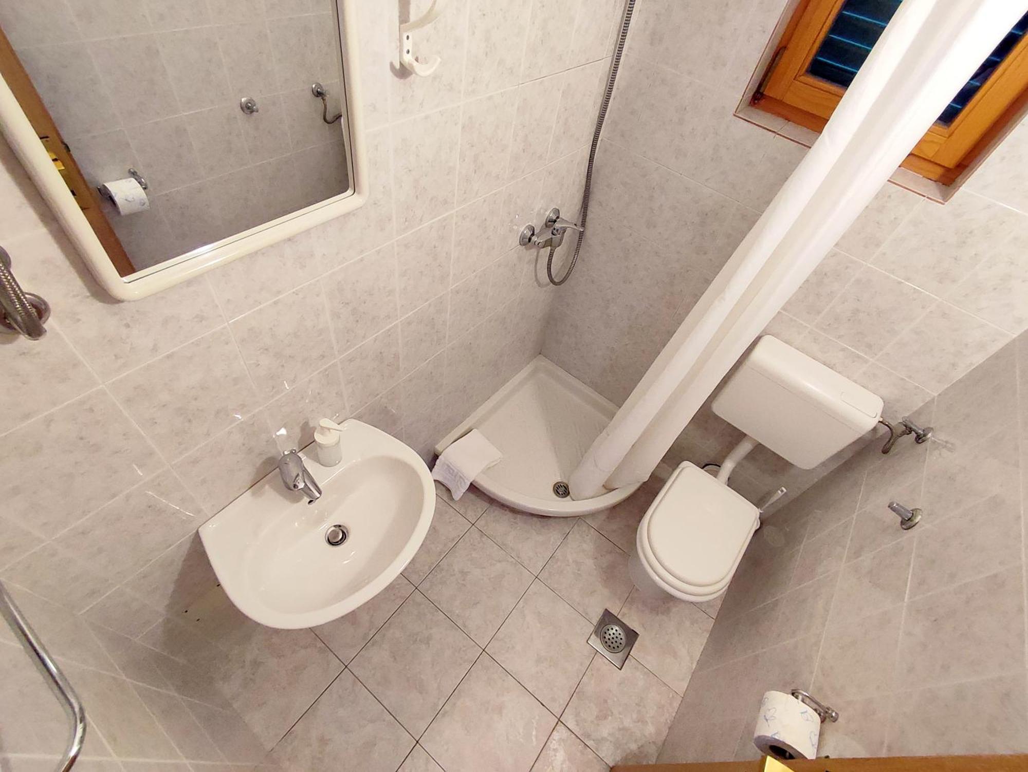 Apartments And Rooms Saric ยาดริยา ภายนอก รูปภาพ