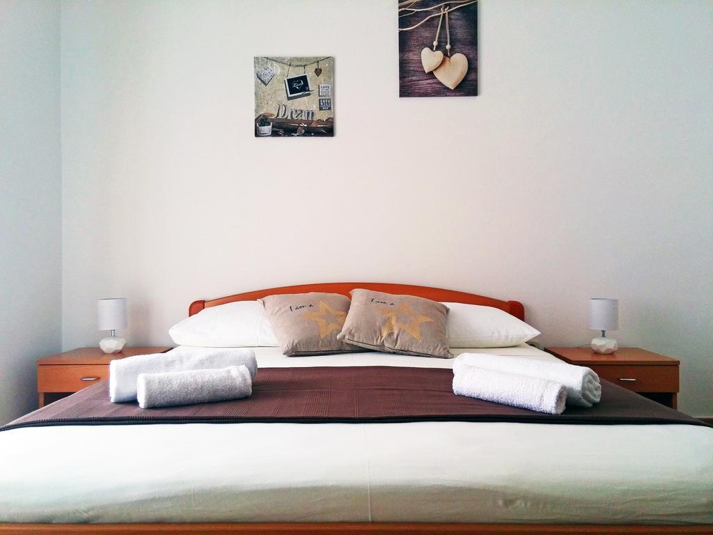 Apartments And Rooms Saric ยาดริยา ภายนอก รูปภาพ