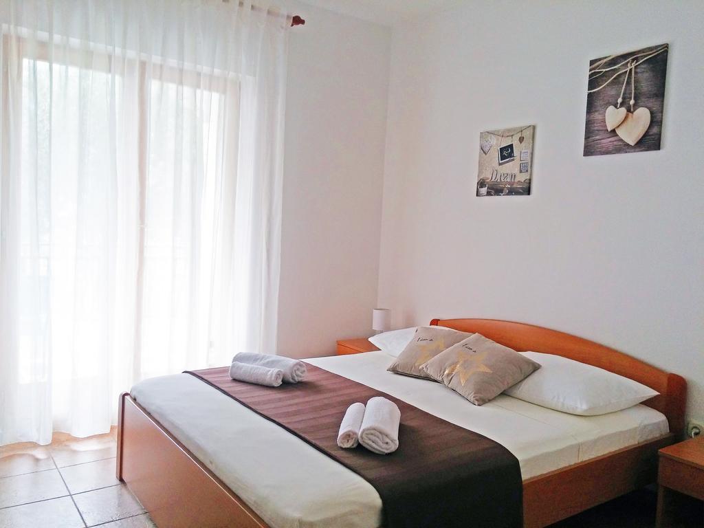 Apartments And Rooms Saric ยาดริยา ภายนอก รูปภาพ