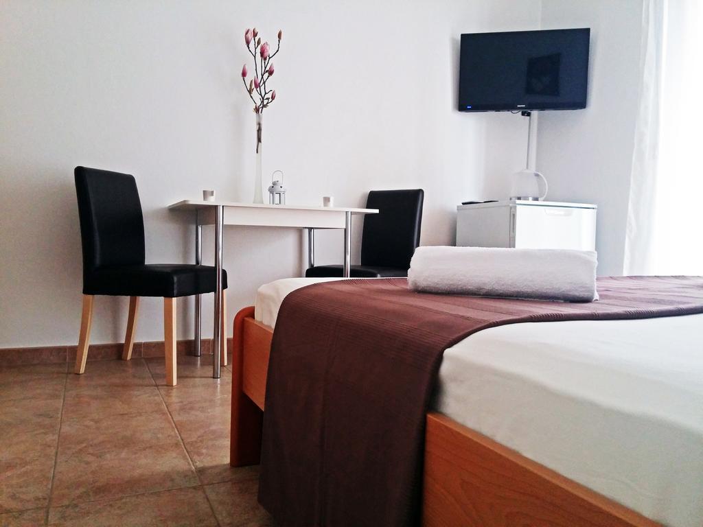 Apartments And Rooms Saric ยาดริยา ภายนอก รูปภาพ